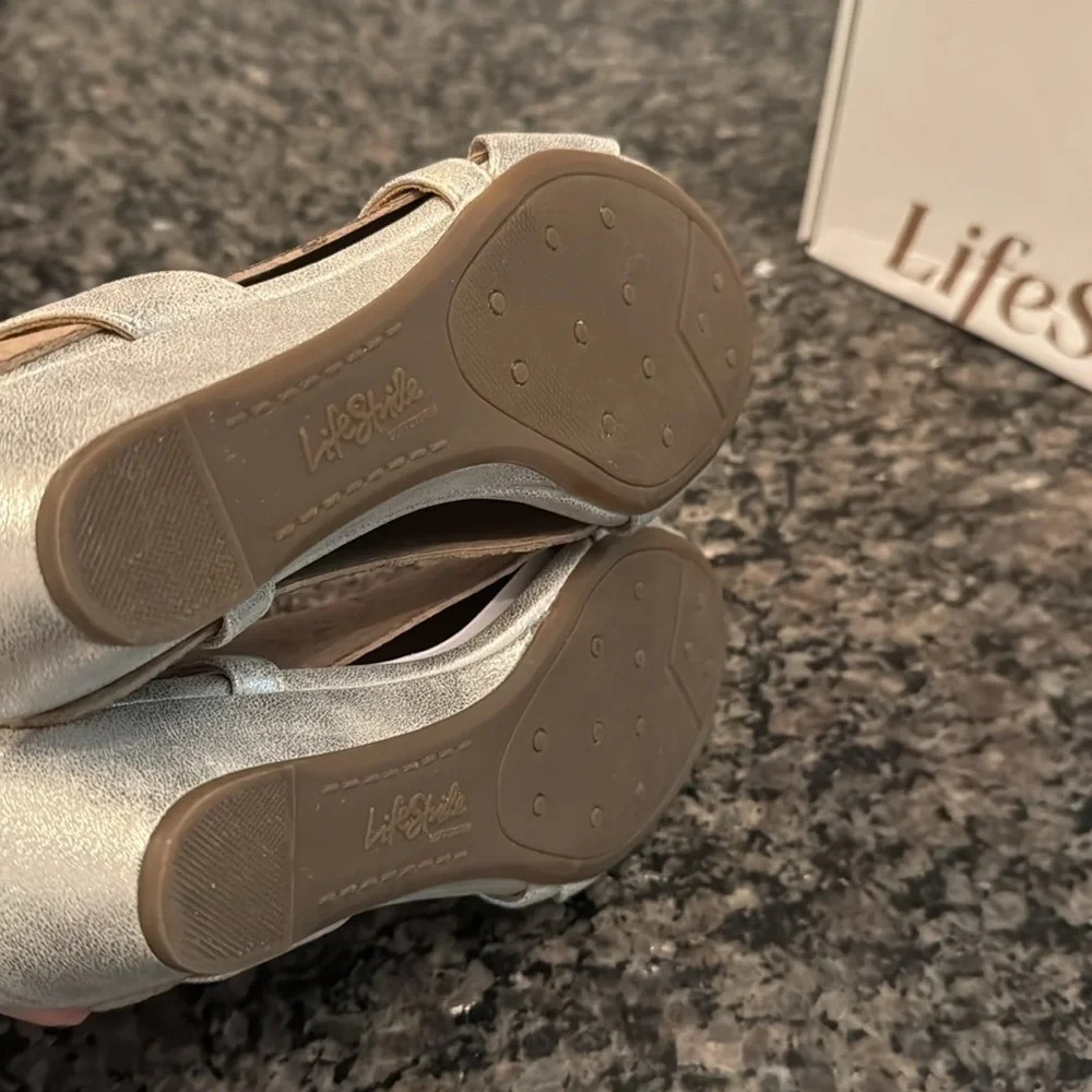 Life Stride Yasmine silver metallic wedge sandal NIB 6M